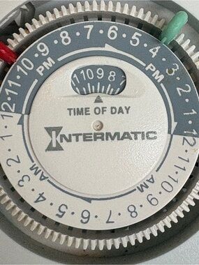 TIMER (plug-in wall) for auto on/off any item with a plug-in cord